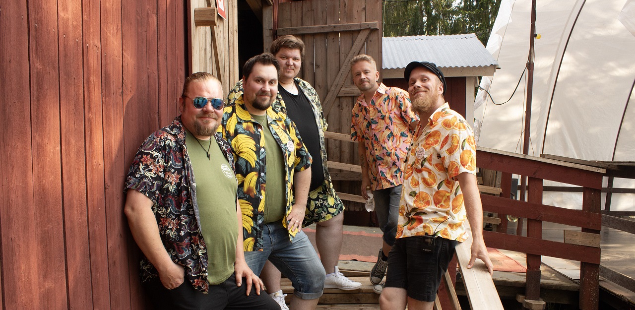 Ke 25.6.2025 klo 19.30 Helminauha sekä Armi Tenkula & Afrikan tähti + karaoke